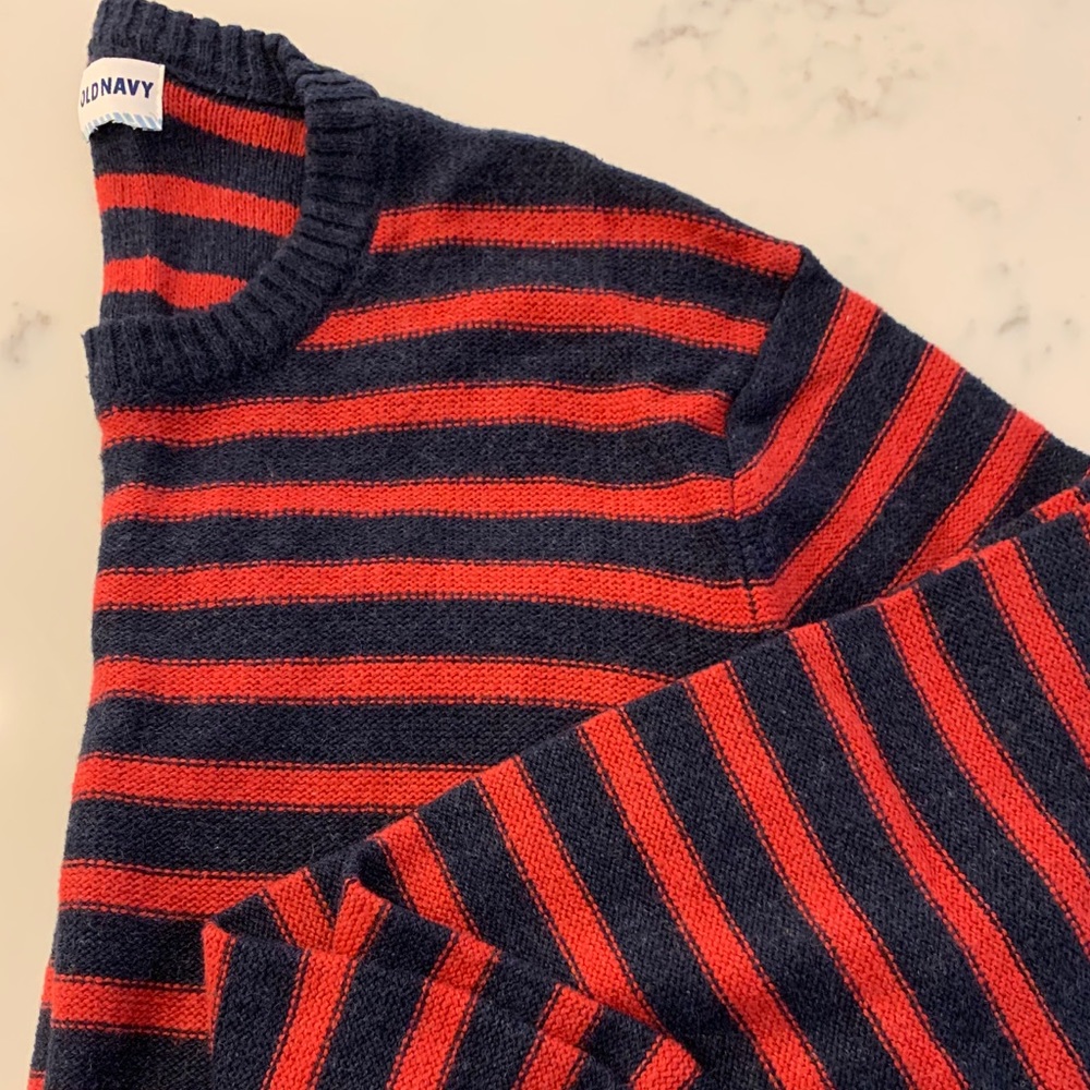 Old navy crew neck sweater